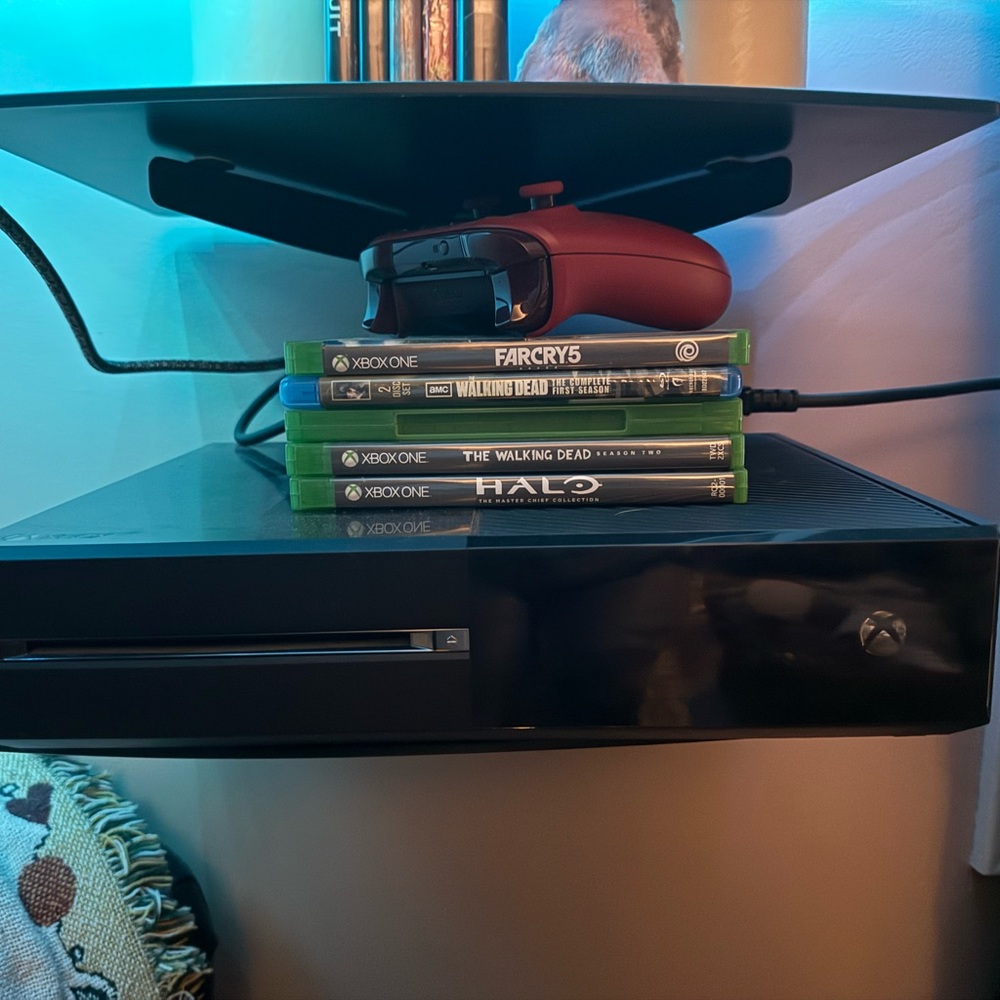 Xbox one with wireless controller and games